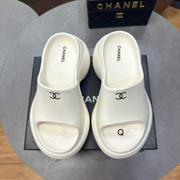 Picture of Chanel Slippers _SKUChanelsz36-41JX06113057